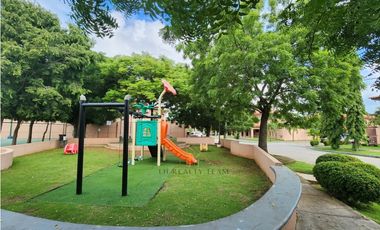 Venta de Casa de Esquina Remodelada en PH Versalles | LAMM