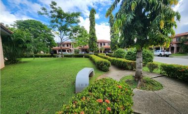 Venta de Casa de Esquina Remodelada en PH Versalles | LAMM