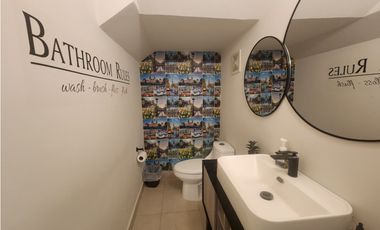 Venta de Casa de Esquina Remodelada en PH Versalles | LAMM