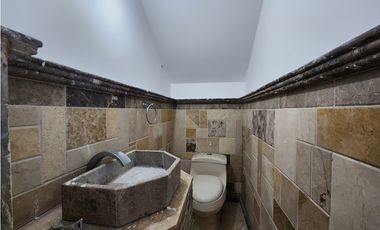 Casa de 3 Niveles en Hato Pintado con Piscina en Venta - LMMO