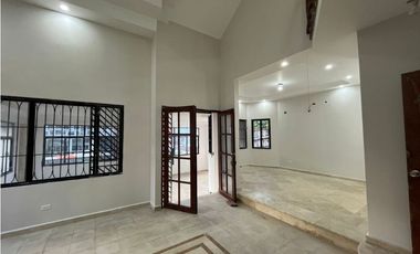 Casa de 3 Niveles en Hato Pintado con Piscina en Venta - LMMO