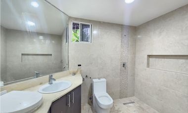 Casa de 3 Niveles en Hato Pintado con Piscina en Venta - LMMO