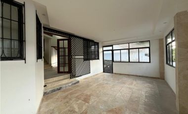 Casa de 3 Niveles en Hato Pintado con Piscina en Venta - LMMO