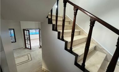 Casa de 3 Niveles en Hato Pintado con Piscina en Venta - LMMO