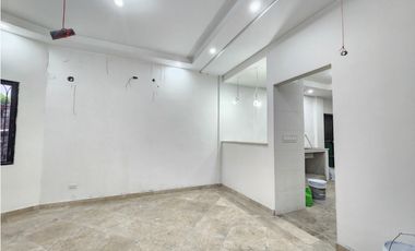Casa de 3 Niveles en Hato Pintado con Piscina en Venta - LMMO