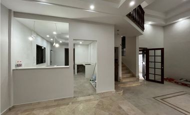 Casa de 3 Niveles en Hato Pintado con Piscina en Venta - LMMO