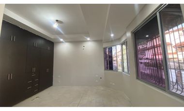 Casa de 3 Niveles en Hato Pintado con Piscina en Venta - LMMO