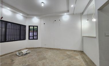 Casa de 3 Niveles en Hato Pintado con Piscina en Venta - LMMO
