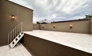 Casa a estrenar 4 dorm en venta c/garage y patio en Abasto