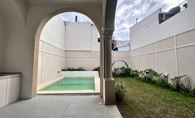 Casa a estrenar 4 dorm en venta c/garage y patio en Abasto