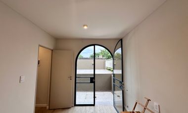 Casa a estrenar 4 dorm en venta c/garage y patio en Abasto