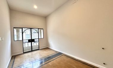 Casa a estrenar 4 dorm en venta c/garage y patio en Abasto