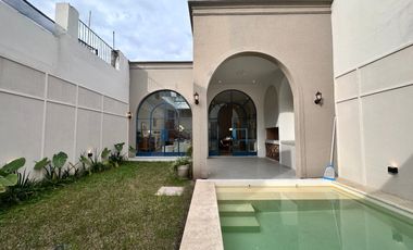 Casa a estrenar 4 dorm en venta c/garage y patio en Abasto
