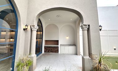 Casa a estrenar 4 dorm en venta c/garage y patio en Abasto