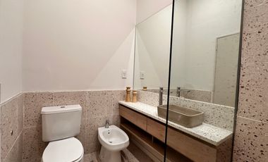 Casa a estrenar 4 dorm en venta c/garage y patio en Abasto