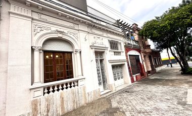 Casa a estrenar 4 dorm en venta c/garage y patio en Abasto