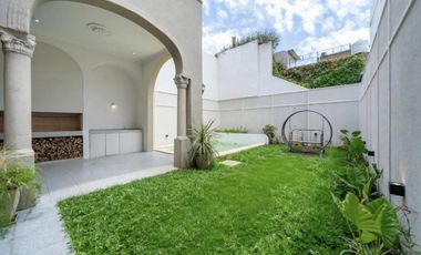 Casa a estrenar 4 dorm en venta c/garage y patio en Abasto