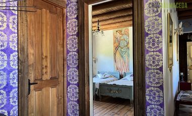 Casa en Venta en Casona Chilena completamente amoblada, impecable con lindo parque y plantación de nogales.