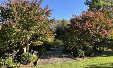 Casa en Venta en Casona Chilena completamente amoblada, impecable con lindo parque y plantación de nogales.