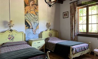 Casa en Venta en Casona Chilena completamente amoblada, impecable con lindo parque y plantación de nogales.