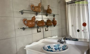 Parcela en Venta en Casona Chilena completamente amoblada, impecable con lindo parque y plantación de nogales.