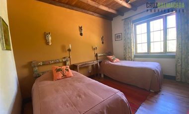 Parcela en Venta en Casona Chilena completamente amoblada, impecable con lindo parque y plantación de nogales.