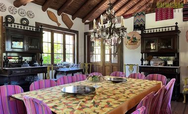Parcela en Venta en Casona Chilena completamente amoblada, impecable con lindo parque y plantación de nogales.