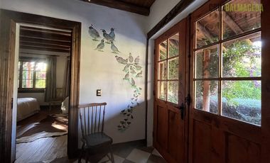 Parcela en Venta en Casona Chilena completamente amoblada, impecable con lindo parque y plantación de nogales.