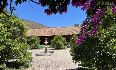 Parcela en Venta en Casona Chilena completamente amoblada, impecable con lindo parque y plantación de nogales.