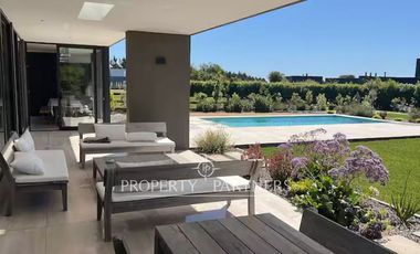 Casa en venta nueva y amoblada en Las Brisas de Santo Domingo