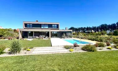 Casa en venta nueva y amoblada en Las Brisas de Santo Domingo