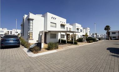 RENTA DE CASA EN VALLE DEL SOL 1