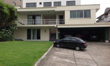 Venta casa rentera suites amobladas sector Monteserrín
