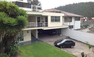 Venta casa rentera suites amobladas sector Monteserrín