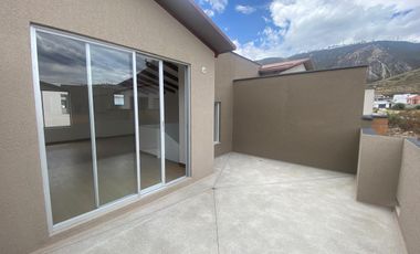 VENTA CASA POR ESTRENAR POMASQUI