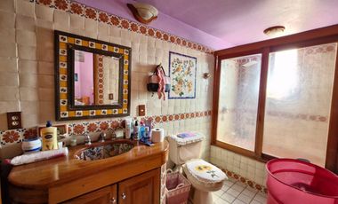 Exclusiva casa con jardín en condominio horizontal con seguridad 24 horas