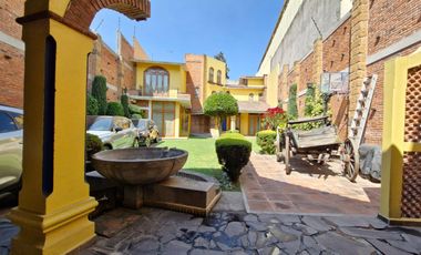 Exclusiva casa con jardín en condominio horizontal con seguridad 24 horas