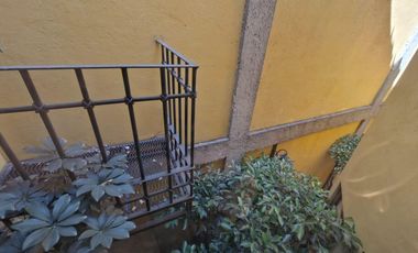 Exclusiva casa con jardín en condominio horizontal con seguridad 24 horas