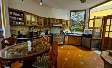 Exclusiva casa con jardín en condominio horizontal con seguridad 24 horas