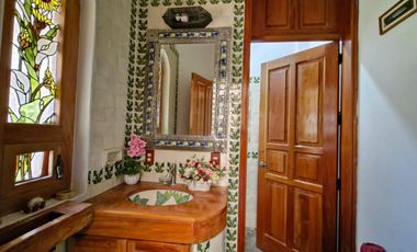 Exclusiva casa con jardín en condominio horizontal con seguridad 24 horas