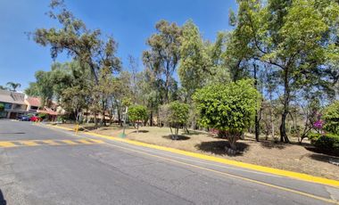 Exclusiva casa con jardín en condominio horizontal con seguridad 24 horas