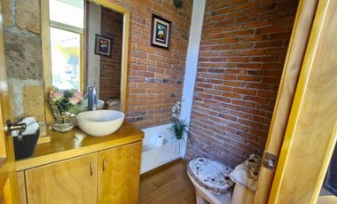 Exclusiva casa con jardín en condominio horizontal con seguridad 24 horas