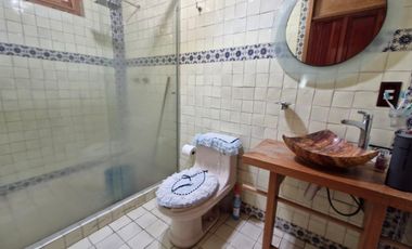 Exclusiva casa con jardín en condominio horizontal con seguridad 24 horas