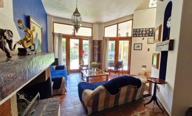 Exclusiva casa con jardín en condominio horizontal con seguridad 24 horas