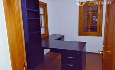 Casa en Venta en Magnífica casa patrimonial de 299 m² útiles y 7 estacionamientos para empresa mediana, a pasos del Estación Metro Manuel Montt