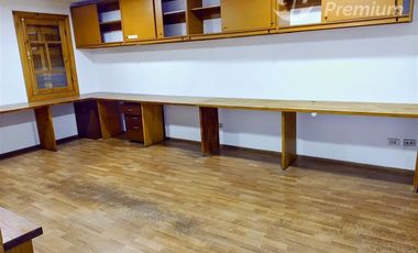 Casa en Venta en Magnífica casa patrimonial de 299 m² útiles y 7 estacionamientos para empresa mediana, a pasos del Estación Metro Manuel Montt