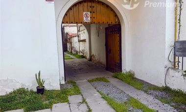 Casa en Venta en Magnífica casa patrimonial de 299 m² útiles y 7 estacionamientos para empresa mediana, a pasos del Estación Metro Manuel Montt