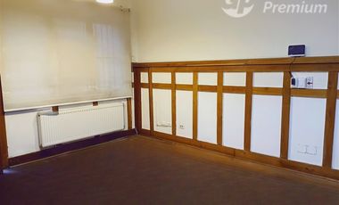 Casa en Venta en Magnífica casa patrimonial de 299 m² útiles y 7 estacionamientos para empresa mediana, a pasos del Estación Metro Manuel Montt