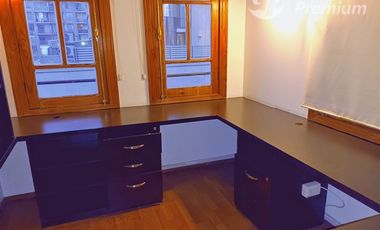 Casa en Venta en Magnífica casa patrimonial de 299 m² útiles y 7 estacionamientos para empresa mediana, a pasos del Estación Metro Manuel Montt