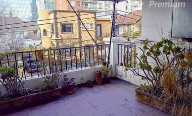 Casa en Venta en Magnífica casa patrimonial de 299 m² útiles y 7 estacionamientos para empresa mediana, a pasos del Estación Metro Manuel Montt